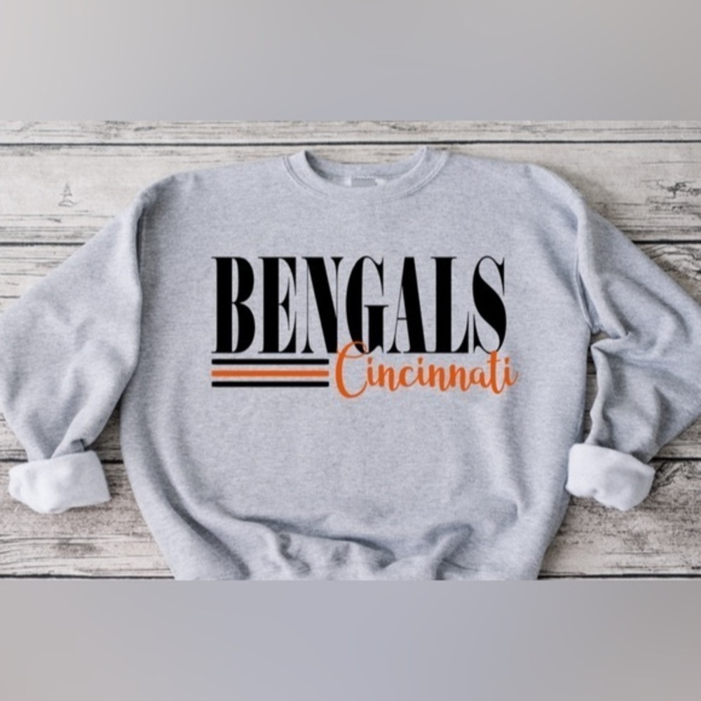 ⭐️HP⭐️ Bengals Stripe Crewneck